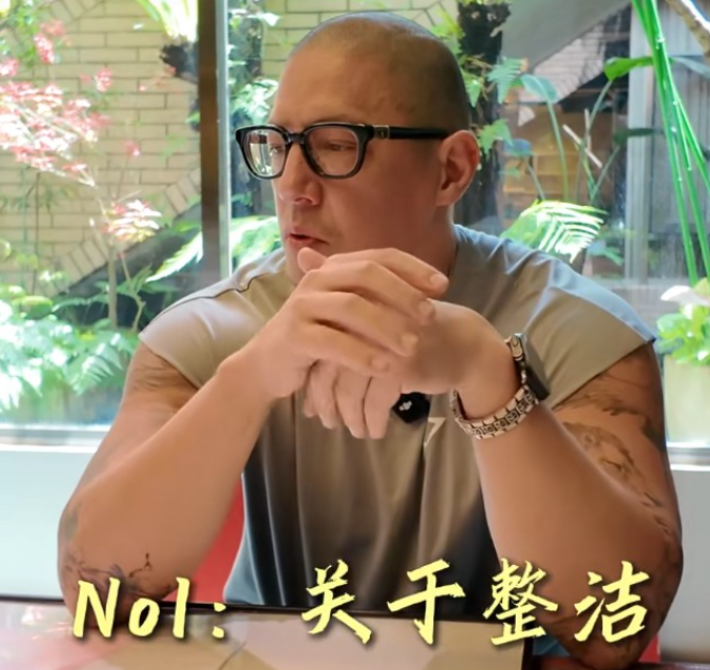 米兰体育app下载-蒋介石曾孙蒋友柏,这位49岁的男人晒出自己的家,甩出两条铁律